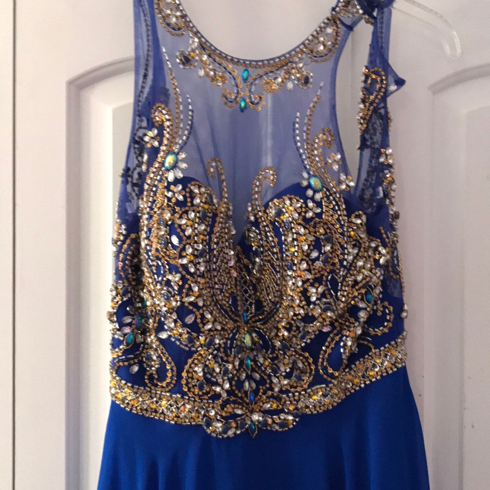 Prom dress - Picture 2 of 6